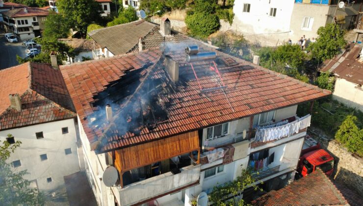 Safranbolu’da 3 Katlı Evin Çatısında Yangın