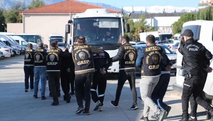 Sahte Polis Baskınıyla 4 Milyon Dolarlık Kripto Varlık Çaldılar: 13 Sanığın Yargılanması Sürüyor