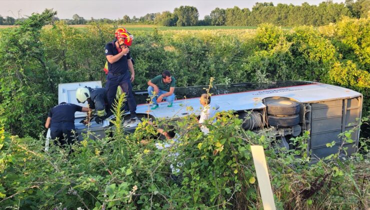 Samsun’da halk otobüsünün devrilmesi sonucu 15 kişi yaralandı