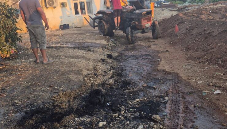 Serik’te park halindeki traktör yandı
