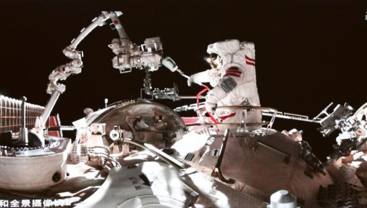 Shenzhou-23 Mürettebatı İlk Uzay Yürüyüşünü Tamamladı