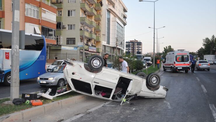 Silifke’de Tır-Otomobil Çarpışması: Anne ve Kızı Yaralandı
