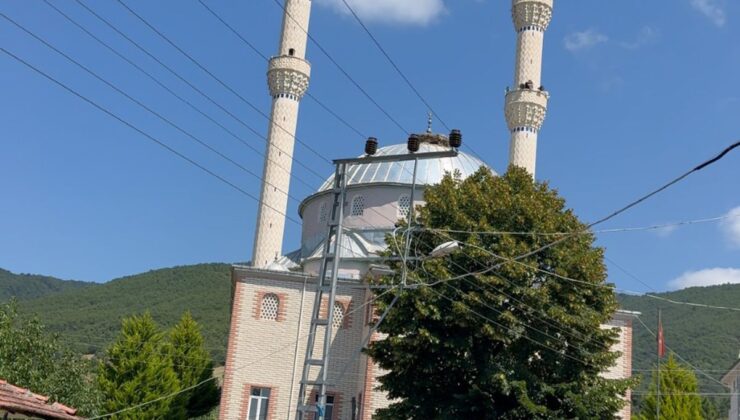 Taşova’da Köy Camisi Hoparlörlerinden Sürpriz Müzik