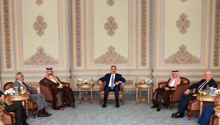 Türkiye, Pakistan ve Suudi Arabistan’dan Stratejik Savunma Toplantısı İstanbul’da