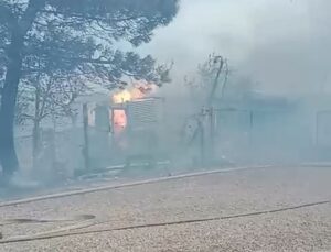 Tuzla’da Yangın: Ev Kullanılamaz Hale Geldi