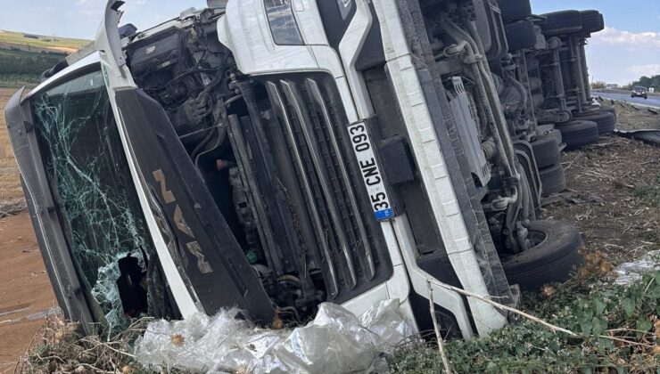 Uzunköprü’de Buğday Yüklü Kamyon Devrildi: 1 Yaralı