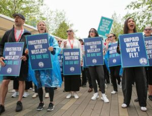 WestJet çalışanları grevde: Yüzlerce uçuş iptal edildi