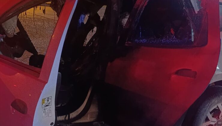 Yüksekova’da otomobil alev aldı: 3 yaralı