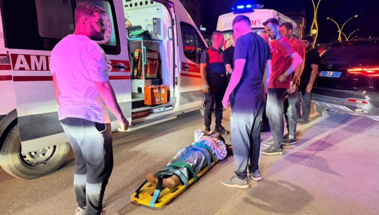 Yüksekova’da park halindeki araçlara çarpan otomobil devrildi: 4 yaralı