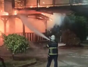 Adana’da Asma Yaya Köprüsünde Yangın