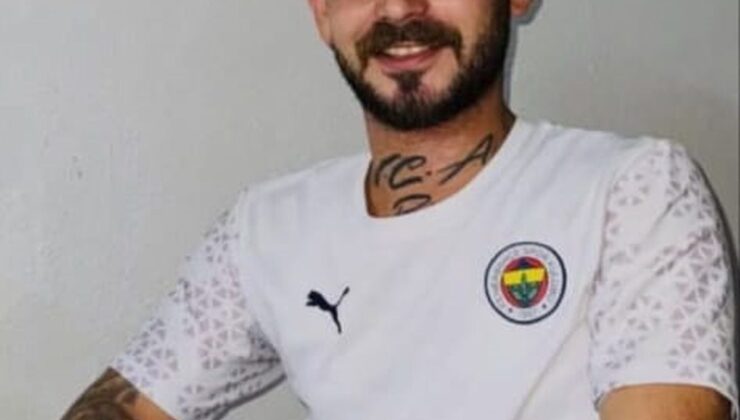 Adana’da hafif ticari araçla çarpışan motosikletin sürücüsü öldü