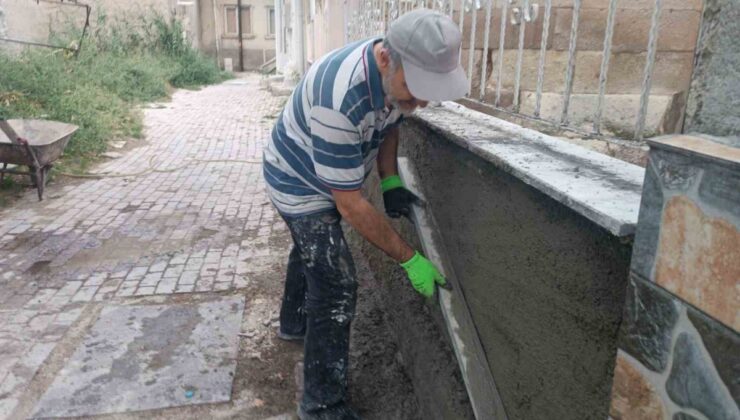 Afyonkarahisar Bolvadin’de cami imamı, Hacı Mahmut Camii’nin tadilatını kendi yaptı