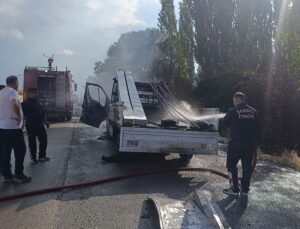 Afyonkarahisar Sandıklı’da kamyonette yangın çıktı, araç kullanılamaz hale geldi