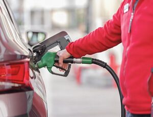 Akaryakıtta zam dalgası sürüyor… Benzine, bu gece yarısı 3 TL 20 kuruş zam bekleniyor