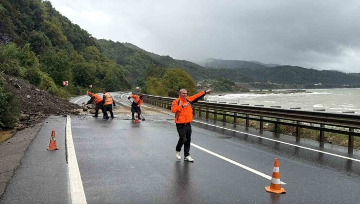 Alaplı’da yağış sonrası Akçakoca yolu heyelandan etkilendi, ulaşım kısa süreli aksadı