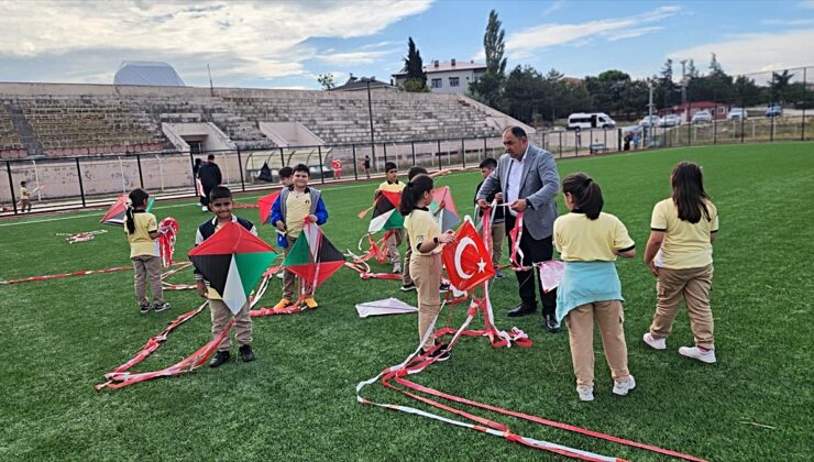 Amasya’da uçurtmalar Gazzeli çocuklar için gökyüzüne bırakıldı
