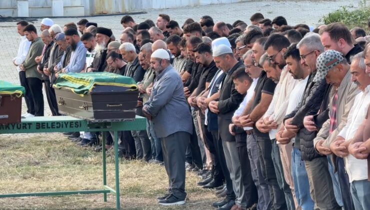 Ankara Akyurt’ta Çalı kardeşlerin cenaze namazını babaları kıldırdı