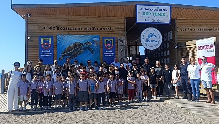 Antalya Manavgat’ta 2 yeşil deniz kaplumbağası uydu takip cihazıyla denize bırakıldı