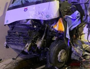 Artvin Yusufeli’de tünelde 2 TIR ve 1 kamyonet karıştı, 1 kişi öldü, 2 kişi yaralandı