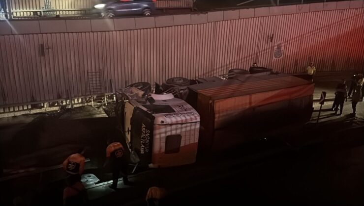 Avcılar’da İBB’ye bağlı asfalt kamyonu virajı alamayarak alt geçit yoluna düştü