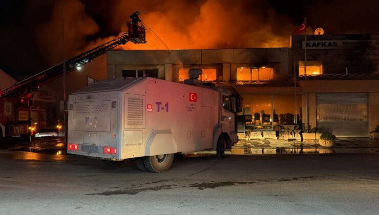 Baksan Sanayi Sitesi’nde Yangın: TOMA Destek Verdi