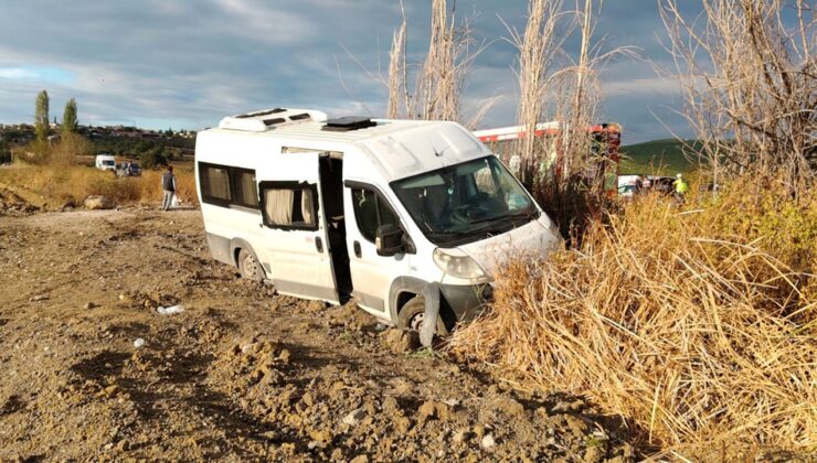 Balıkesir Savaştepe’de işçi servisi şarampole yuvarlandı, 13 işçi yaralandı