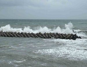 Batı Karadeniz’de yarın rüzgar saatte 50-75 km hıza ulaşarak ulaşımı aksatabilir