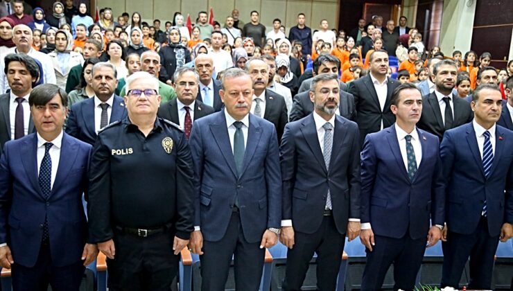 Bitlis’te İlköğretim Haftası programında Vali Karakaya, Turgutlu saldırısına üzüldü