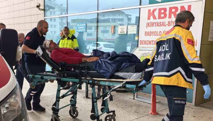 Bursa İnegöl’de kontrolden çıkan şeker yüklü TIR kanala uçtu, sürücü yaralandı