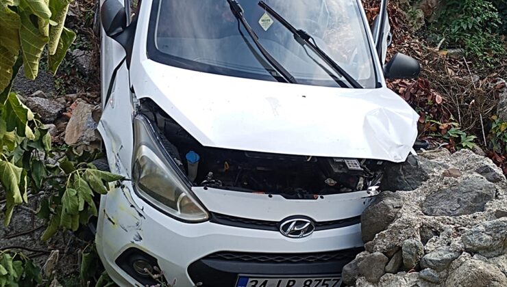 Çınarcık Teşvikiye’de otomobil köprüden dereye düştü, yaralılar kurtarıldı