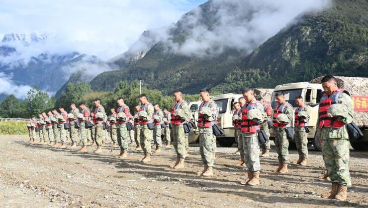 Çin’den Gyirong’daki Heyelana 726 Askerle Destek
