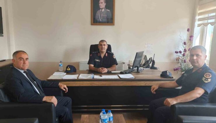 Çivril’de jandarma, taşıma şoförleriyle öğrenci güvenliği toplantısı yaptı