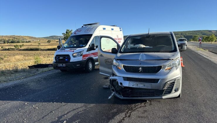Çorum’da hafif ticari araçla çarpışan traktörün sürücüsü öldü