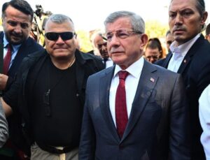 Davutoğlu, oğlunun nikahına Cumhurbaşkanı Erdoğan’ı da davet etti