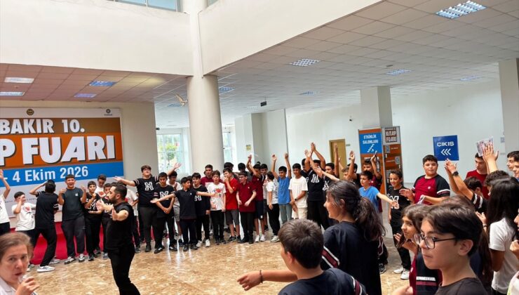 Diyarbakır Kitap Fuarı’nda İl Sağlık Müdürlüğü sağlık taraması ve etkinlik yaptı