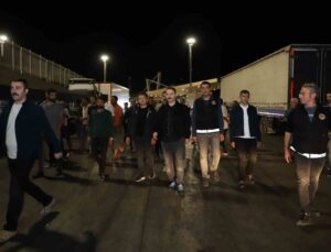 Doğubayazıt Kaymakamı Ayvat, Gürbulak Gümrük Müdürlüğü ve TIR Parkı’nı gece denetledi