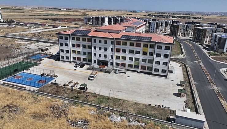 Doğu’da yükümlüler okulları yeni eğitim öğretim yılına hazırladı
