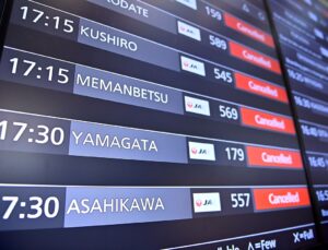 Dujuan Tayfunu Japonya’da ulaşımı aksattı, Izu Oshima’da en yüksek alarm verildi