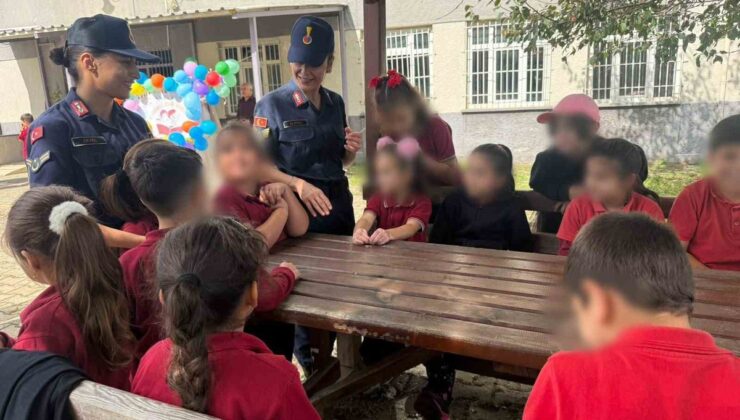 Düzce İl Jandarma ekipleri Uğurlu İlk ve Ortaokulu’nda öğrencilerle buluştu