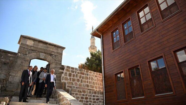 Edirne Valisi Sezer, Muradiye Mevlevihanesi’ndeki ihya çalışmalarını inceledi.