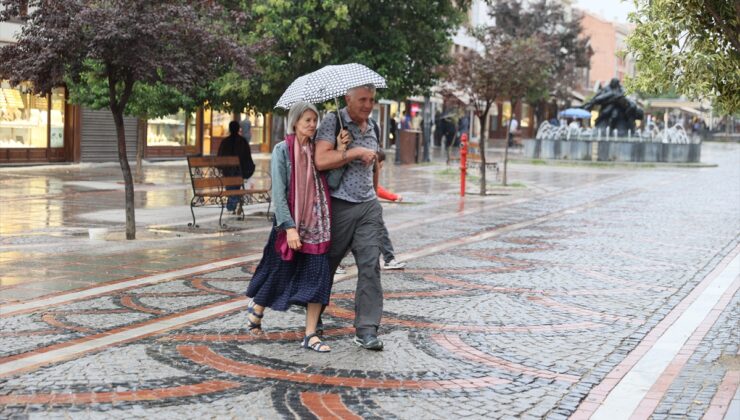 Edirne’de sağanak günlük yaşamı etkiledi, yarın akşama kadar sürmesi bekleniyor