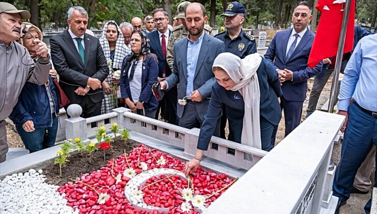 Edirne’de şehitler kabirleri başında anıldı