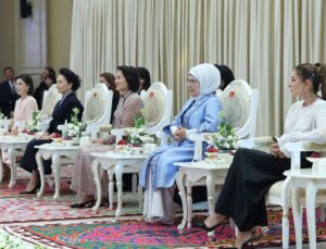 Emine Erdoğan Bişkek’te lider eşleriyle buluştu