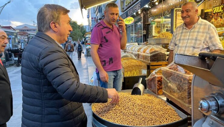 Erzincan Valisi Aydoğdu, çarşıda vatandaş ve esnafla buluşup talepleri dinledi