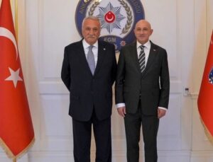 Eski İçişleri Bakanı Mehmet Ağar, Ankara İl Emniyet Müdürlüğü’nü ziyaret etti