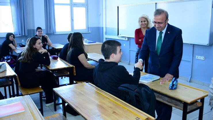 Eskişehir İl Milli Eğitim Müdürü Aydın, meslek lisesinde öğrencilerle sohbet etti