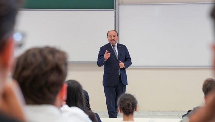 ETÜ’de ilk dersi veren Rektör Çakmak, ‘Terörsüz Türkiye’ hedefini anlattı
