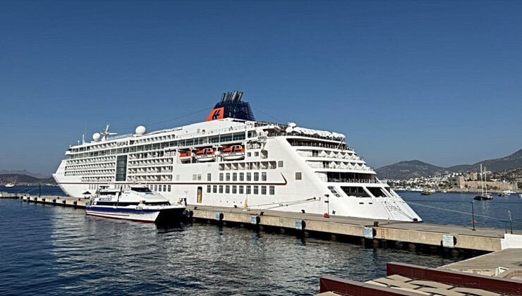 Europa 2 kruvaziyeri Bodrum’a 480 turist getirdi, gemide 365 personel var