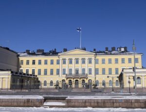 Finlandiya, Rusya ile olan sınırına 200 kilometrelik tel örgü inşa etti