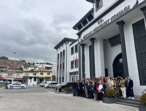 Geometrik desenler çalıştayı heyeti, Niksar Kaymakamı Perçi’yi ziyaret etti